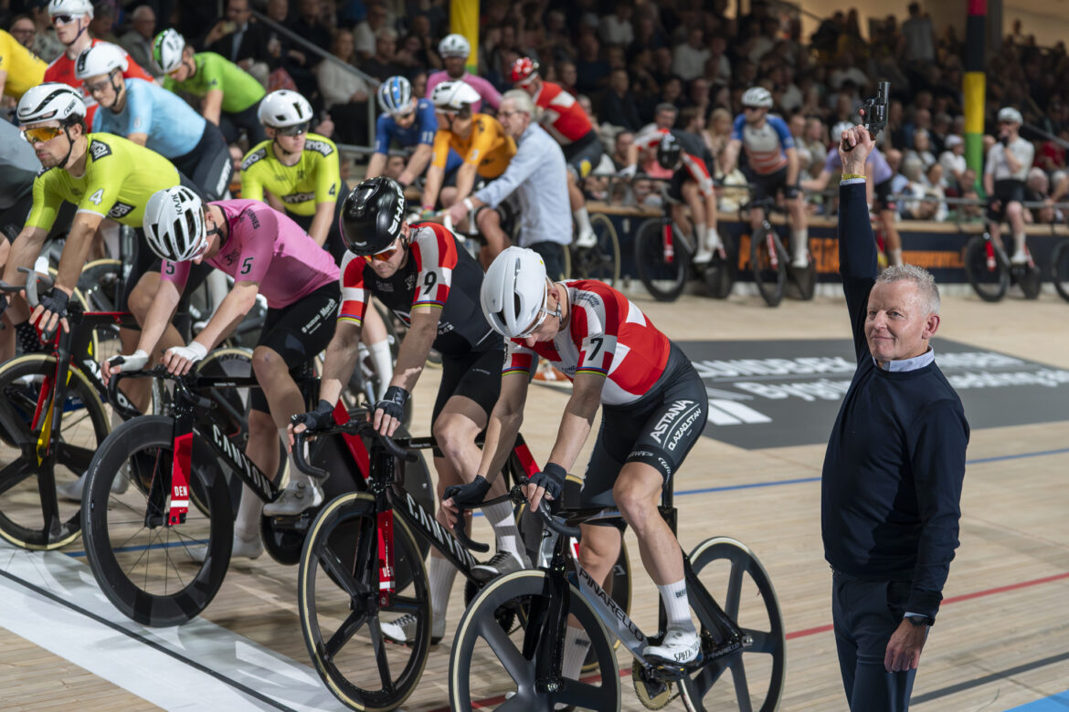 Nyt&aring;rsst&aelig;vne i Ballerup Super Arena med 100 km parl&oslash;b